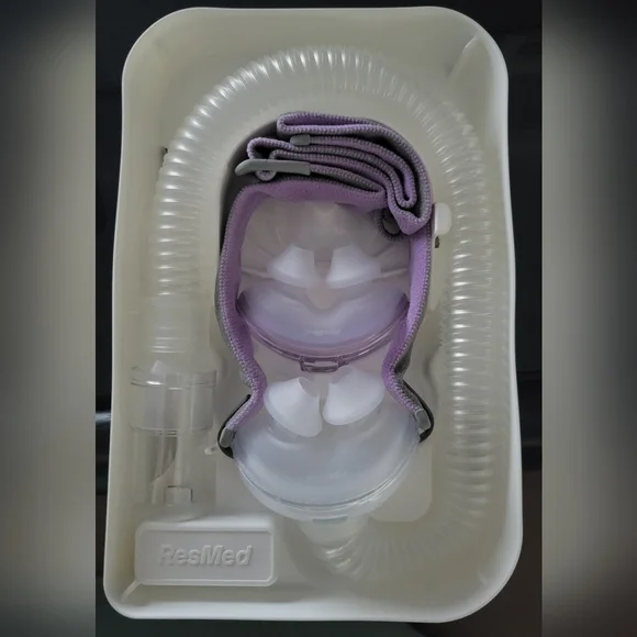 ResMed AirFit P10 Nasal Pillows - Picture 2 of 7